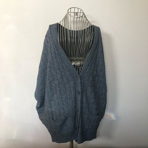 BCBG MAXAZRIA GREY KNITED SWEATER